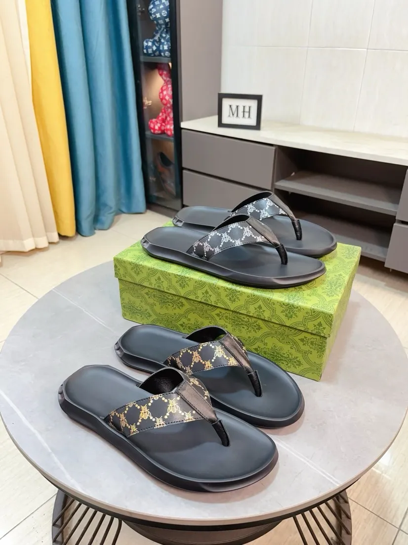 Men's shoes 💰260🌹🌹 (gucci-Gucci) New men's slippers, high-end boutique, made of cowhide, with exquisite embossed logo decoration on the upper, fine workmanship, super soft soles, casual, loose and comfortable, a must-have in summer! \nsize：38-44